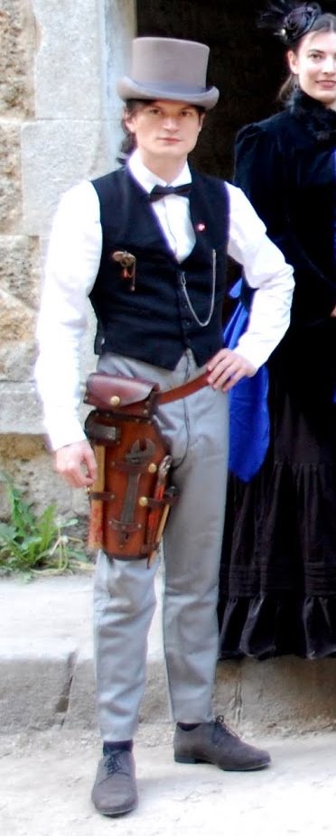 Porte outils en cuir